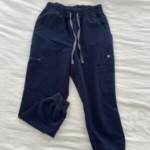 Figs Women’s High Waisted Uman Relaxed Jogger Scrub Pants - Navy Petite - Small